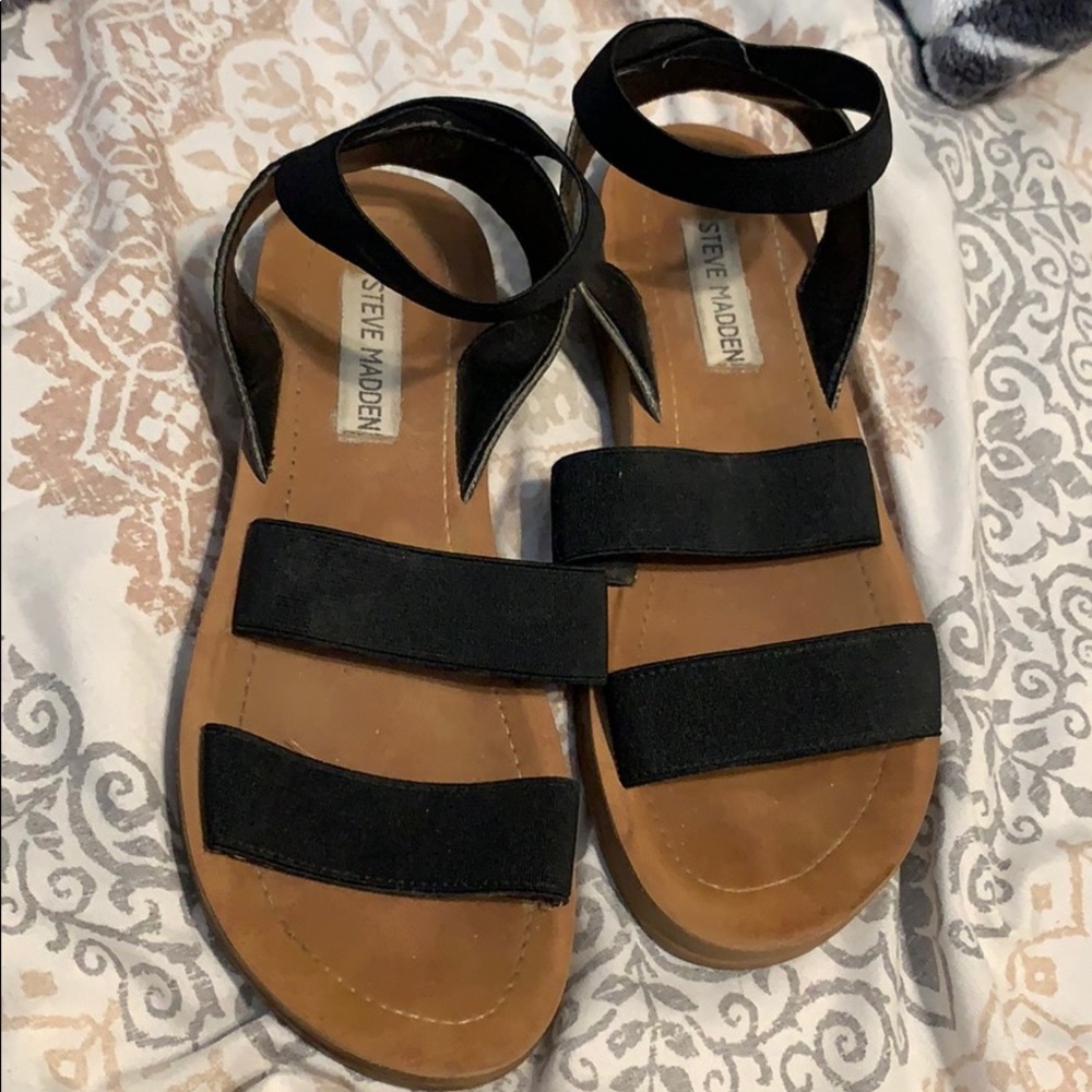 Steve Madden Kimmie style sandals without platform